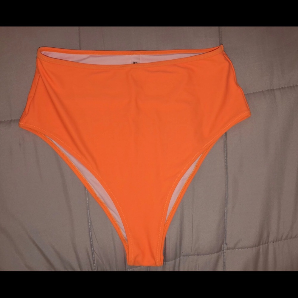 Bright highwaisted swimmy bottoms!!